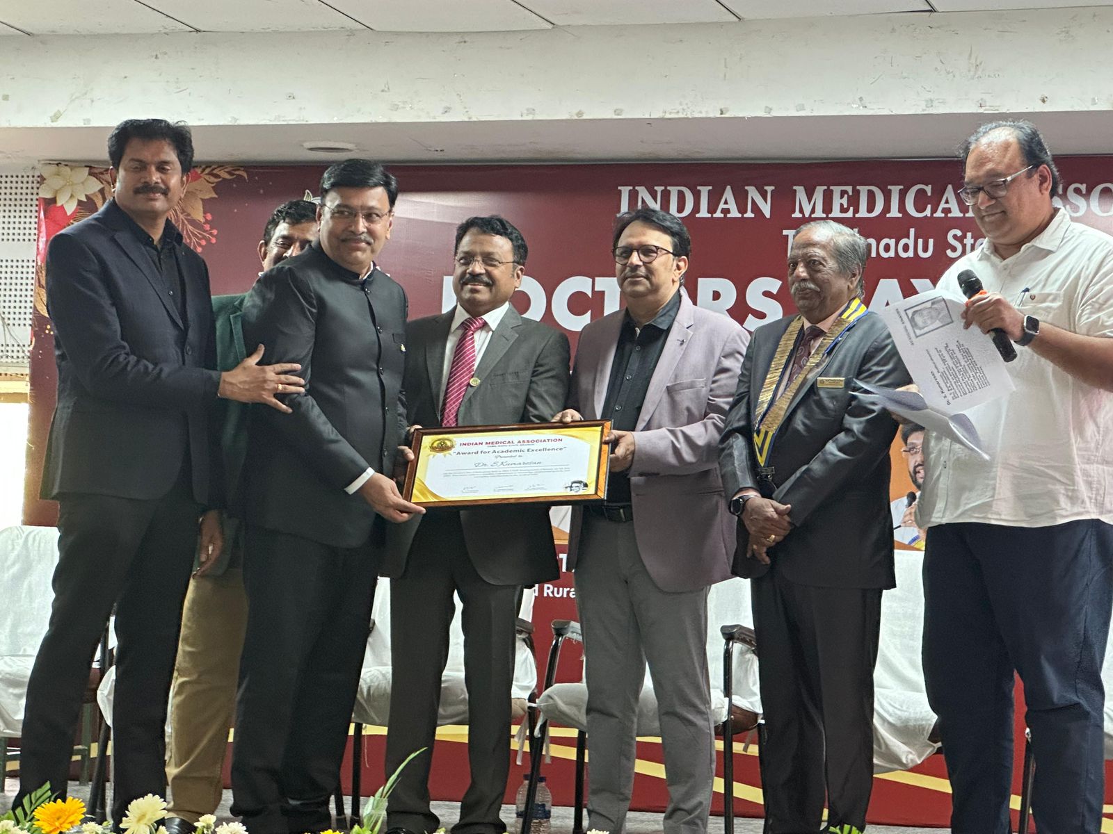 INDIAN MEDICAL ASSOCIATION-TamilNadu State Honours Dr.S.KUMARESAN With ACADEMIC EXCELLENCE AWARD
